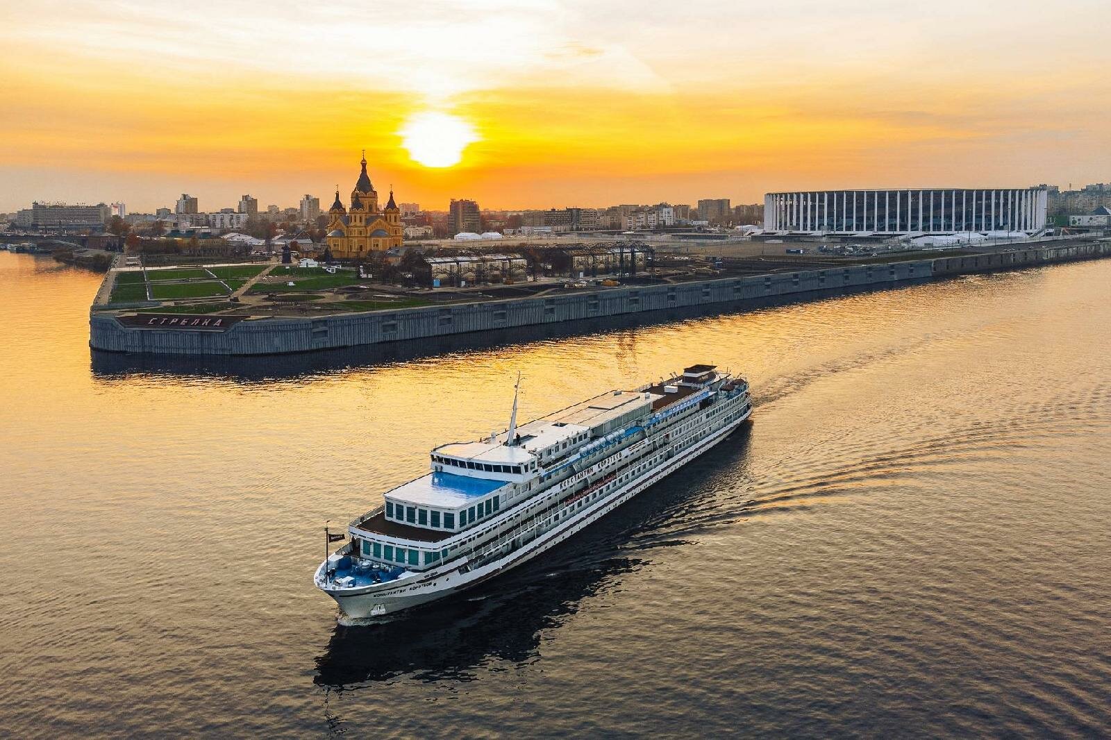 Теплоход Санкт-Петербург водоход